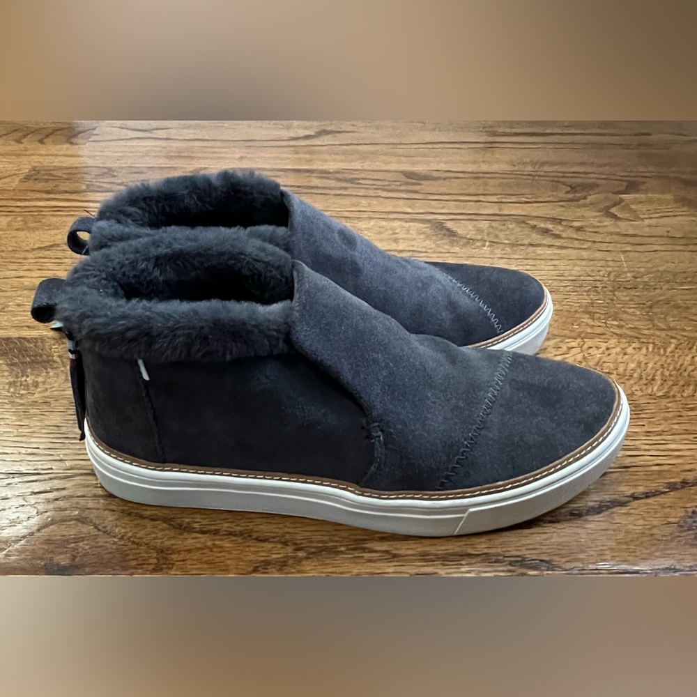 NWT Tom’s Paxton Sneakers